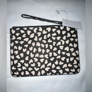 ✅Ann Taylor wristlet.